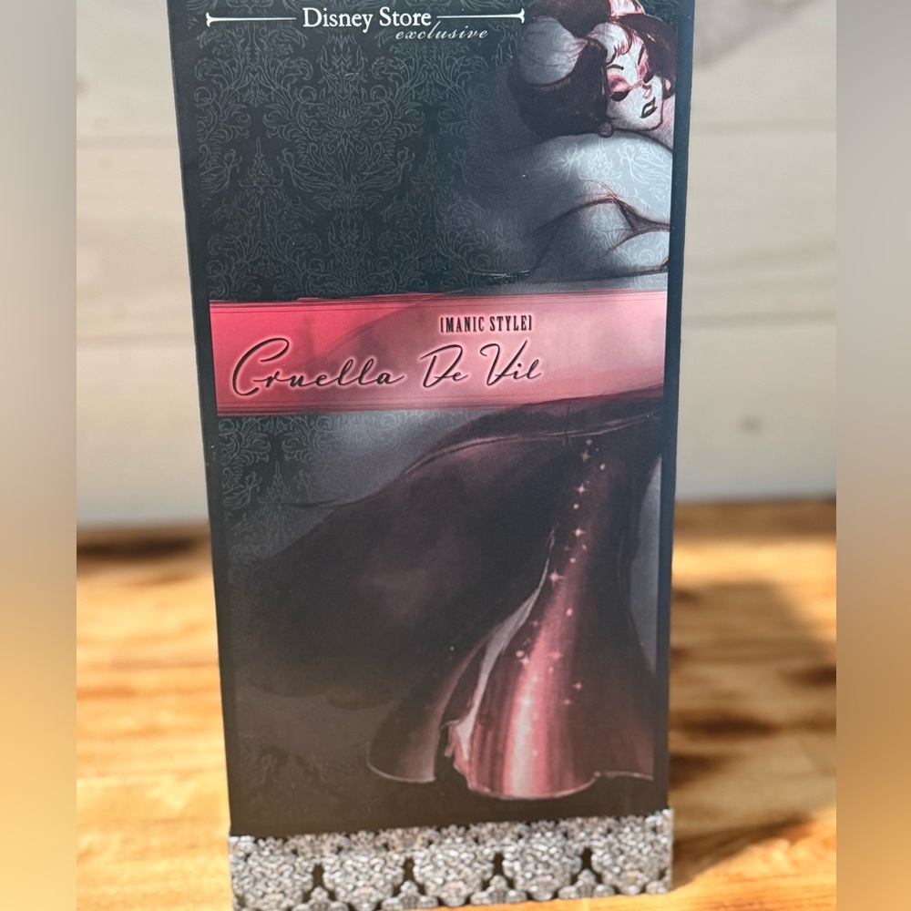 Disney Store Villians Designer Collection Cruella De Vil [Manic Style] - Picture 6 of 13